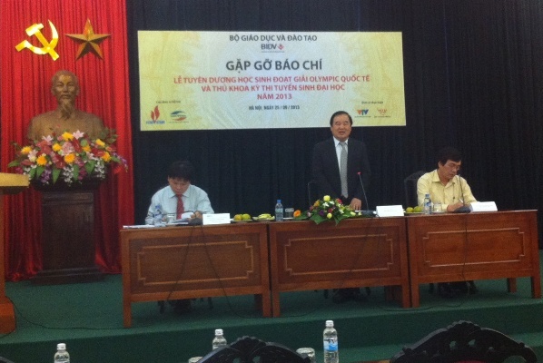 Vinh danh học sinh đoạt giải Olympic quốc tế, khu vực và thủ khoa kỳ thi đại học năm 2013